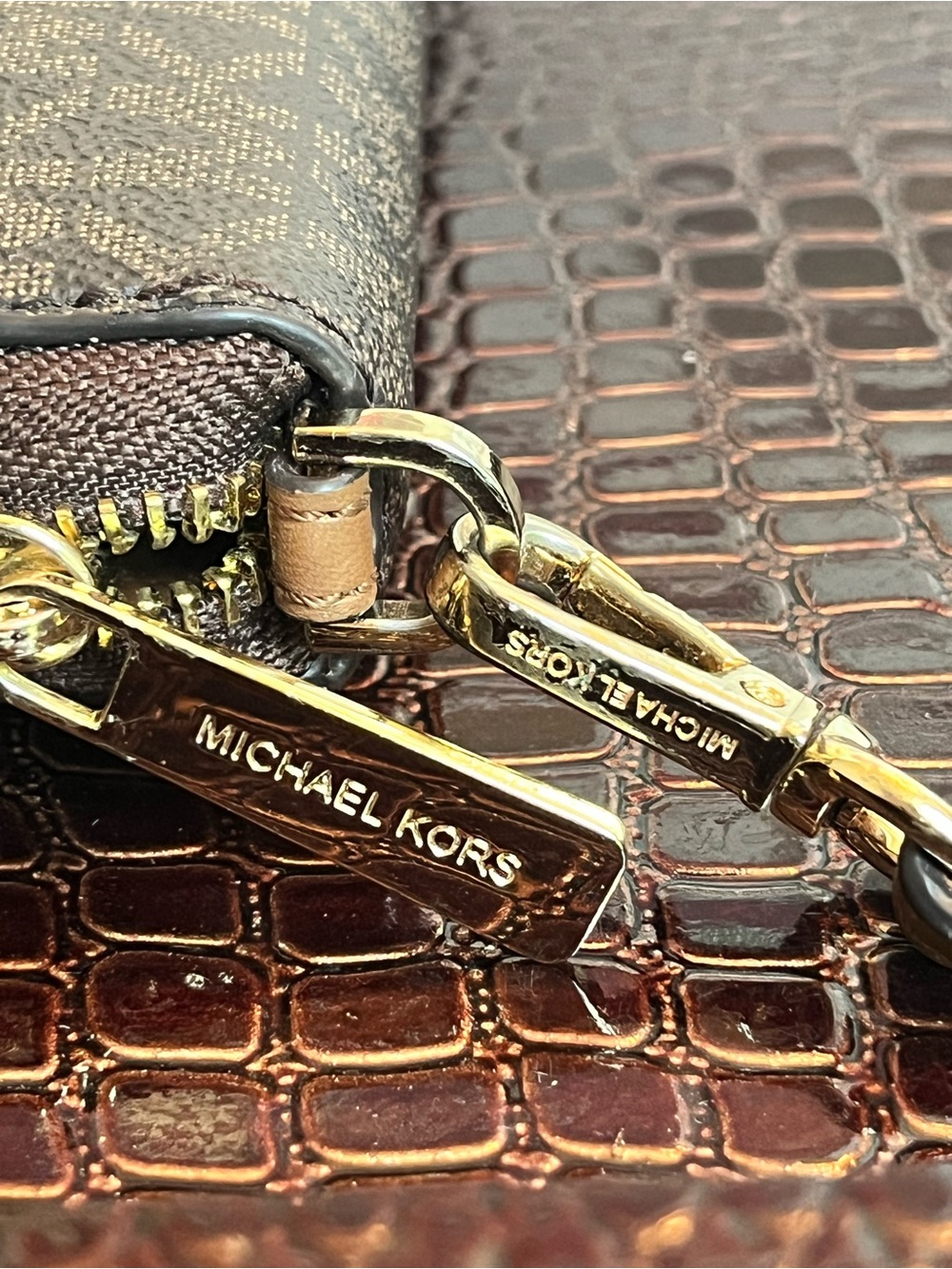Michael Kors Jet Set Travel Continental  Wallet with Gold Logo Lettering (GUC) - Picture 3 of 15